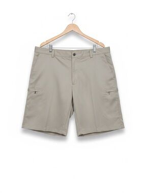 IZOD Golf Classic Shorts Men’s 40 Beige Performance Cargo Golf Casual